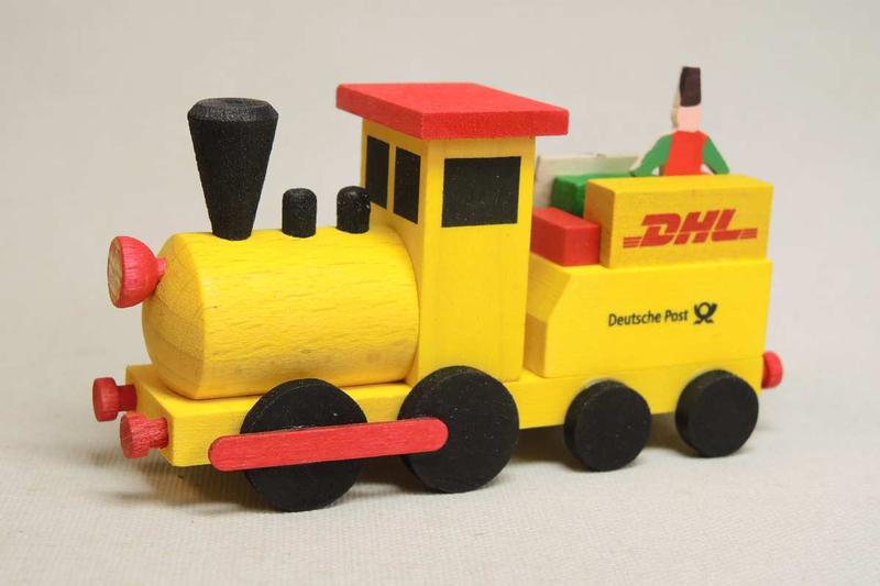 Richard Glaesser Lok mit Brief und DHL-Paket aus Seiffen im Erzgebirge